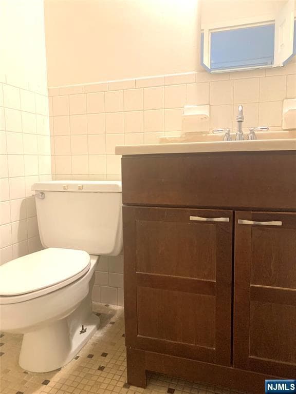 Building Photo - 1590 Anderson Ave