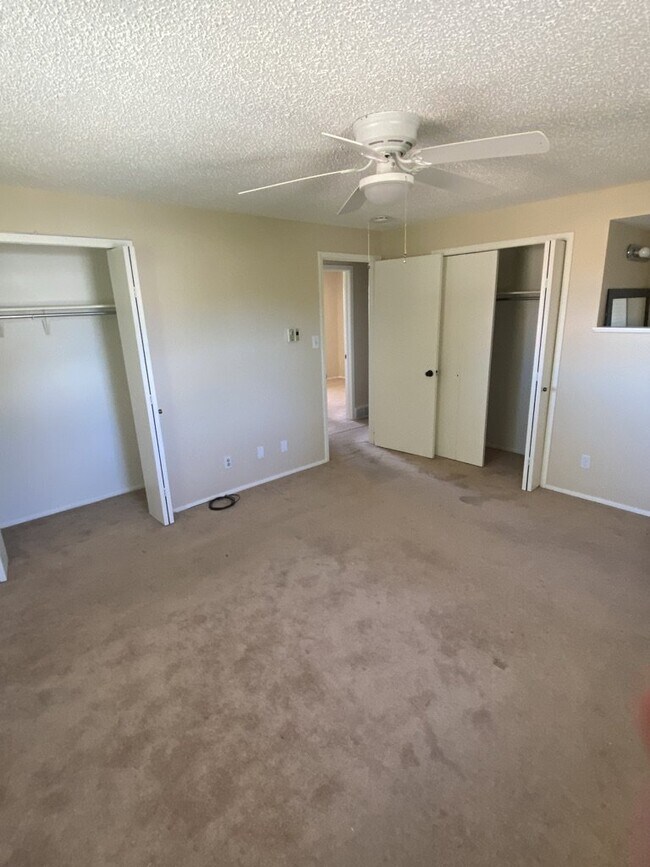 Building Photo - AVAILABLE IMMEDIATELY! Five bedroom house ...