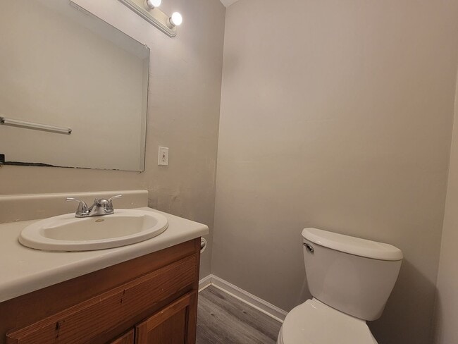 Building Photo - Homes in this area lease quickly — schedule your tour before it’s gone