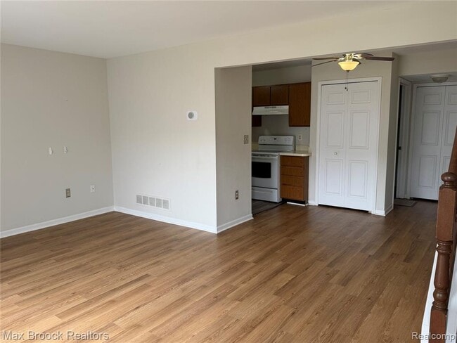 Building Photo - 50431 Bay Run S