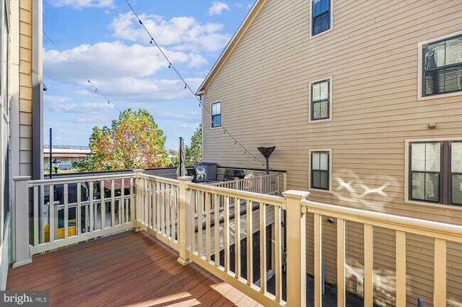 Building Photo - 4709 Van Buren St