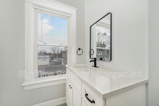 Building Photo - 25 Wayside Ave