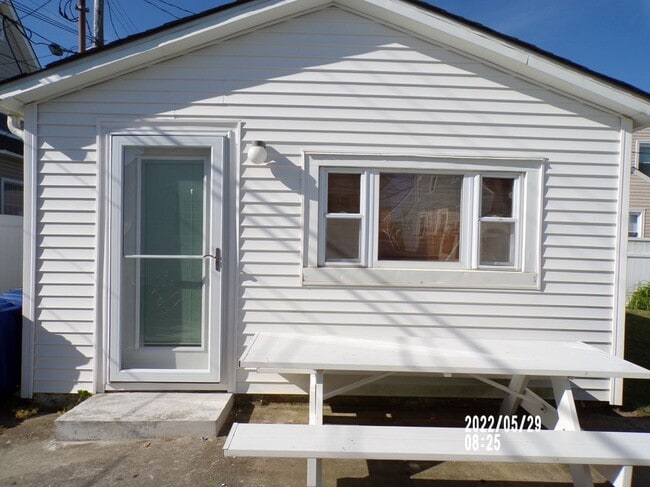 Building Photo - 105 17th Ave