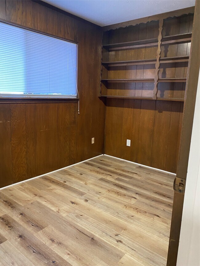 Building Photo - 11702 N Petersham Dr