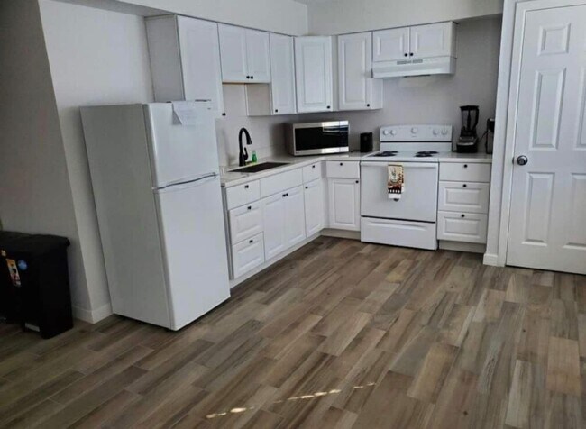 Building Photo - 2912 E Roeser Rd