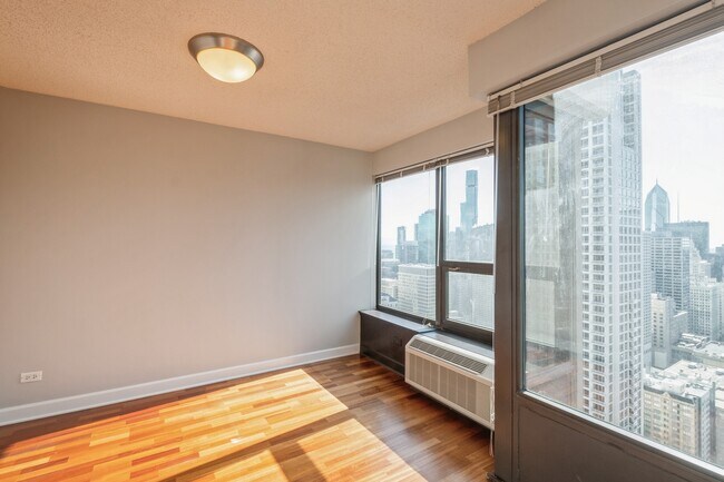 Building Photo - 30 E Huron St