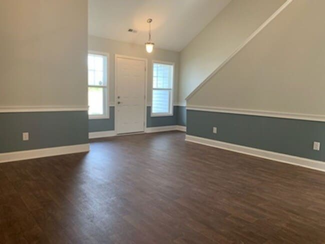 Building Photo - Townhome in Desirable Croatan Crossing Sub...