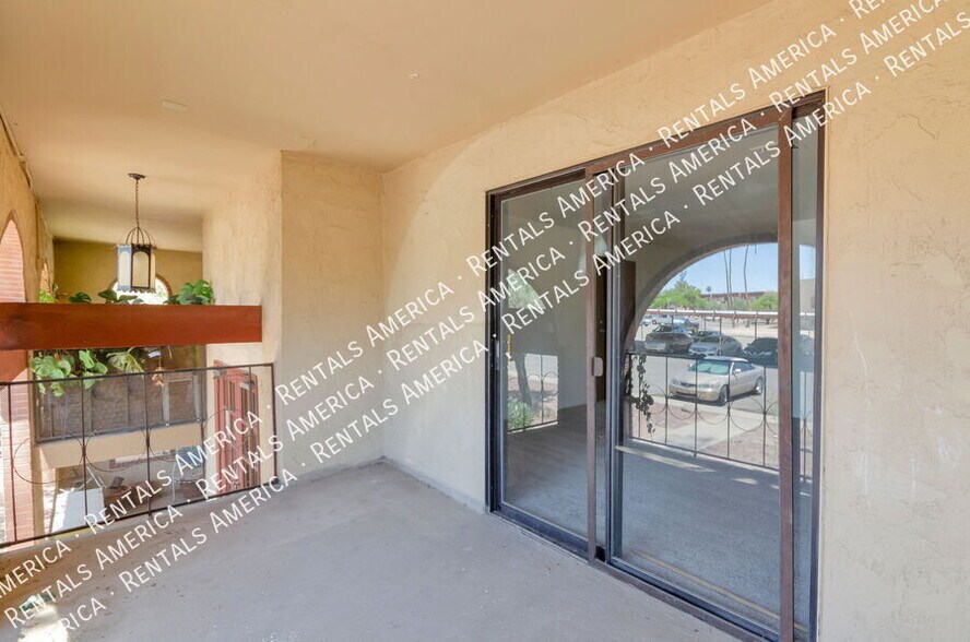 Building Photo - 6332 N Barcelona Ln