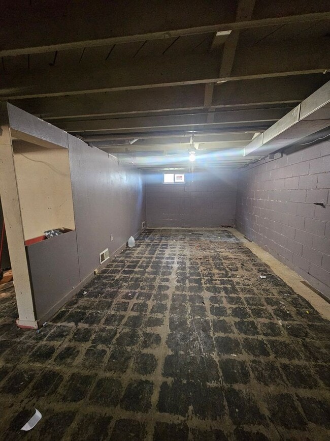 Building Photo - There is a $25 fee per application and eve...
