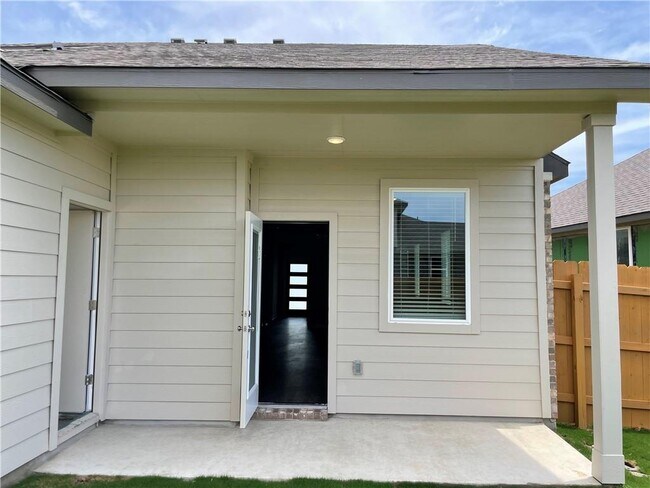 Building Photo - 609 Paddock Ln