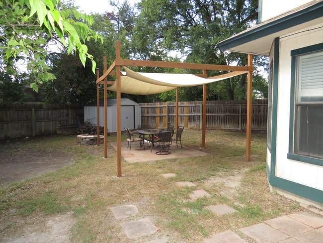 Building Photo - 2308 Darwin Cir