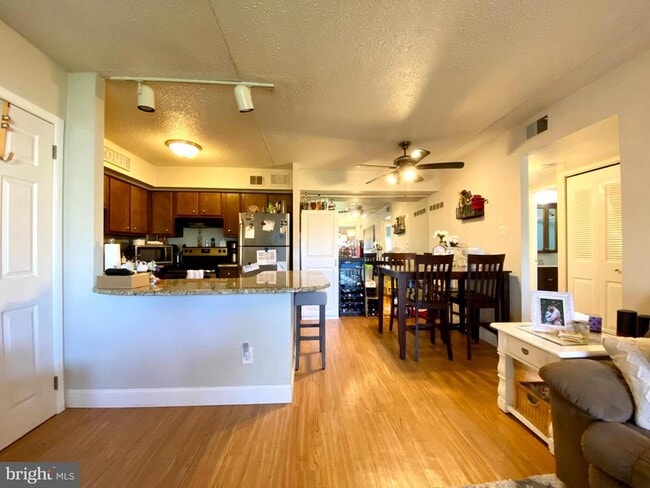 Building Photo - 5200 Hilltop Dr