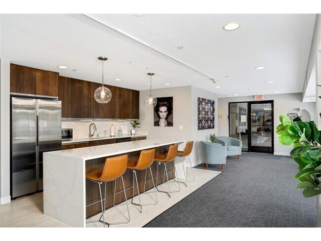 Building Photo - 48 Groveland Terrace