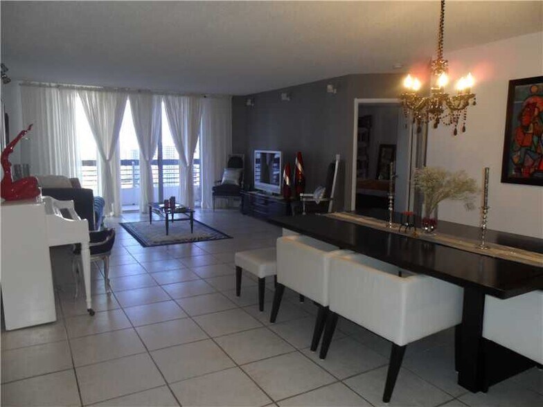 Building Photo - 3530 Mystic Pointe Dr