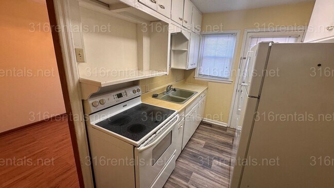 Building Photo - $675 - 2 bed 1 bath - Duplex