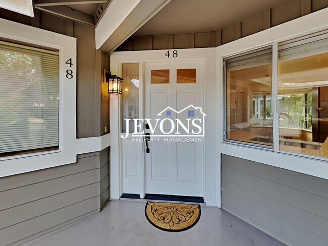 Building Photo - Fabulous 2 Bedrooms, 2 Bathroom, Top-Floor Condo in Klahanie