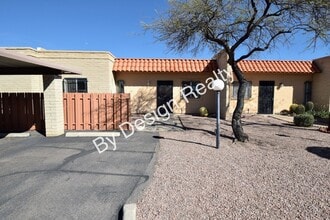 Building Photo - Pantano Parkway Townhome - Steps from The Loop