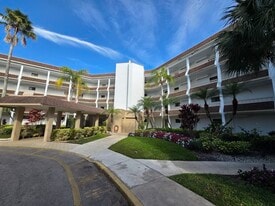 Building Photo - 4770 Fountains Dr S