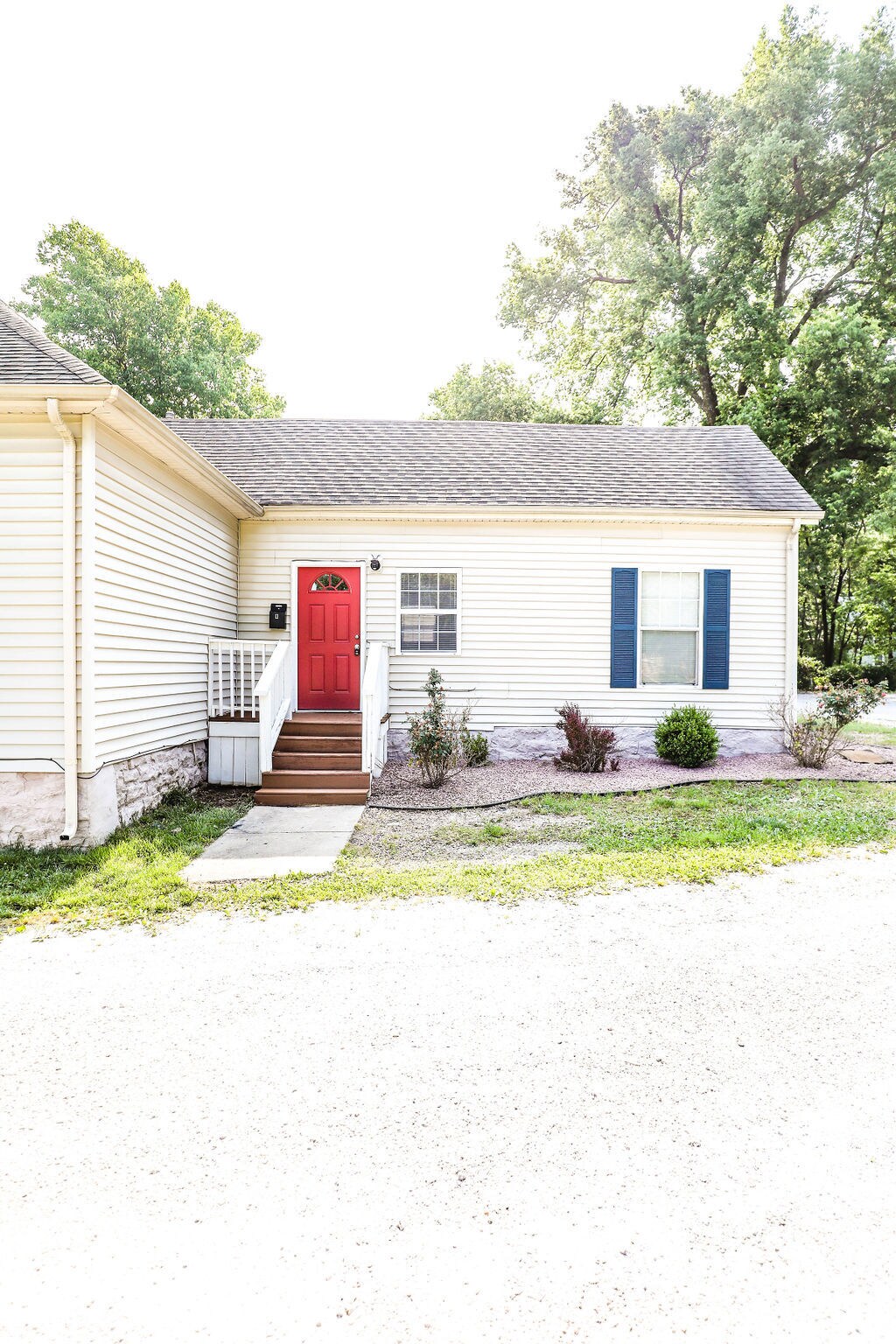 Unit B entrance - 614 W Mount Vernon St