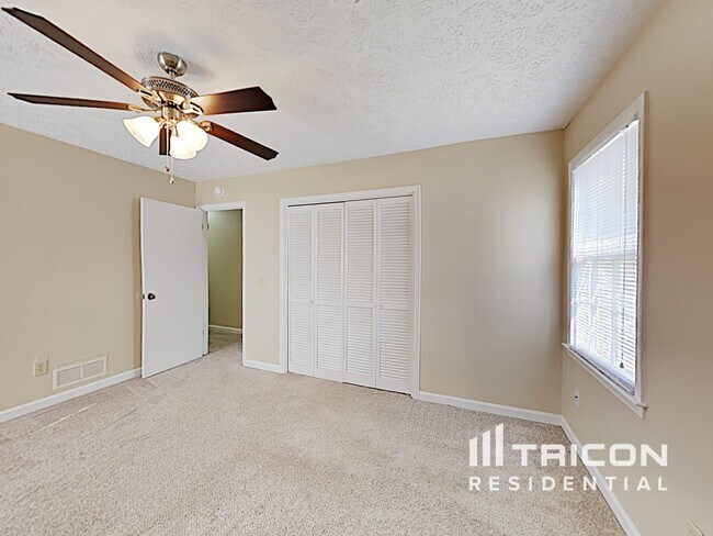Building Photo - 414 Breezy Dr SW