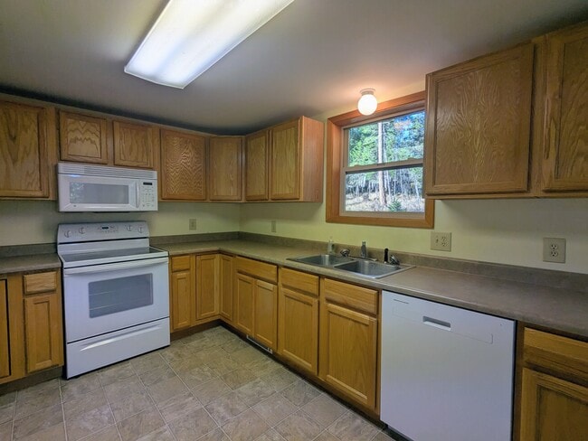 Building Photo - 286 Antler Rdg Rd