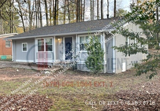 Building Photo - Spacious one-level cottage style home nest...