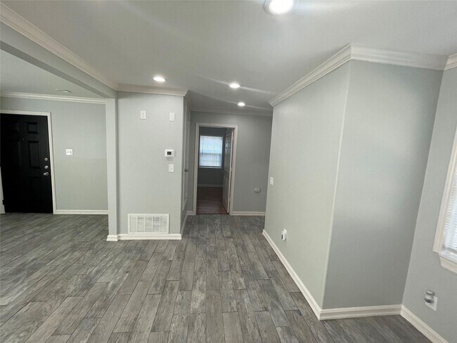 Building Photo - 3 BR/2BA |  Renovated Single Family Home |   2-car garage | Fenced backyard!