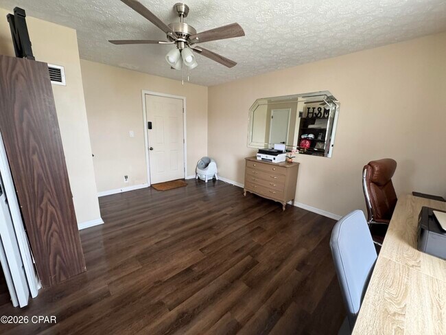 Building Photo - 1416 N Gray Ave