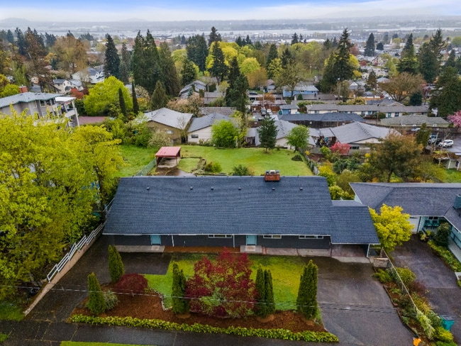 Primary Photo - 2615 E McLoughlin Blvd
