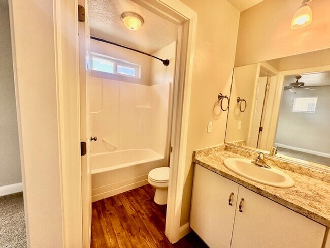 Building Photo - 3 bed -2.5 bath - Newer townhome in the heart of Cedar City!