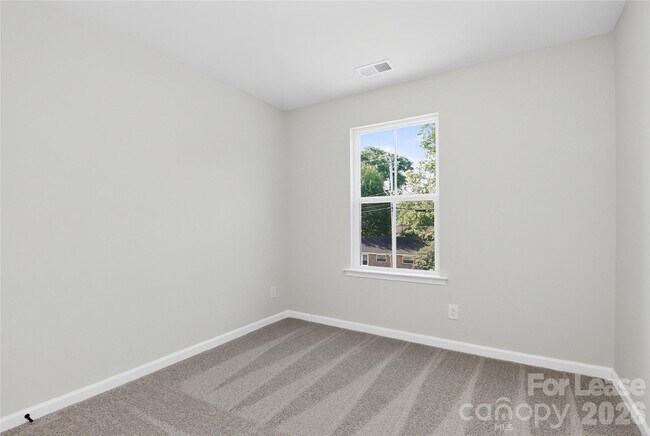Building Photo - 341 N Hoskins Rd