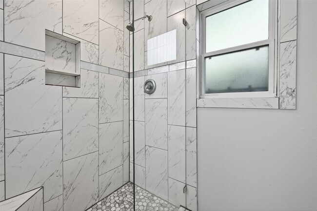 Building Photo - 5635 Belarbor St