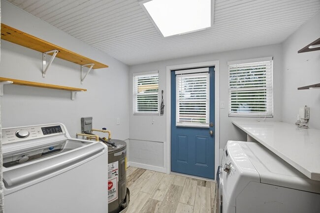 Building Photo - 6236 S Martindale Ave