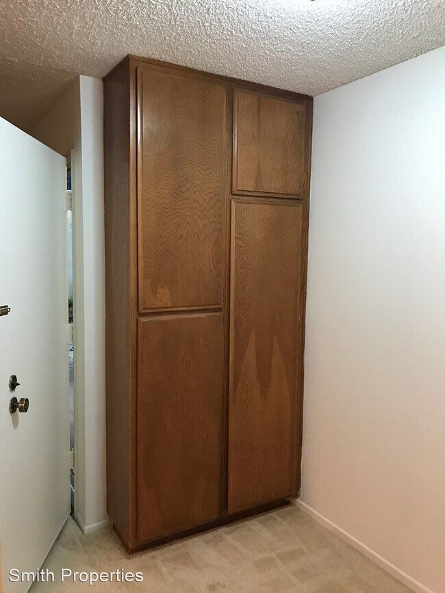 Building Photo - 1865 Plaza del Amo