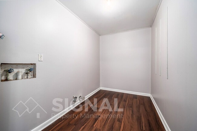 Building Photo - 515 8th Ave SW