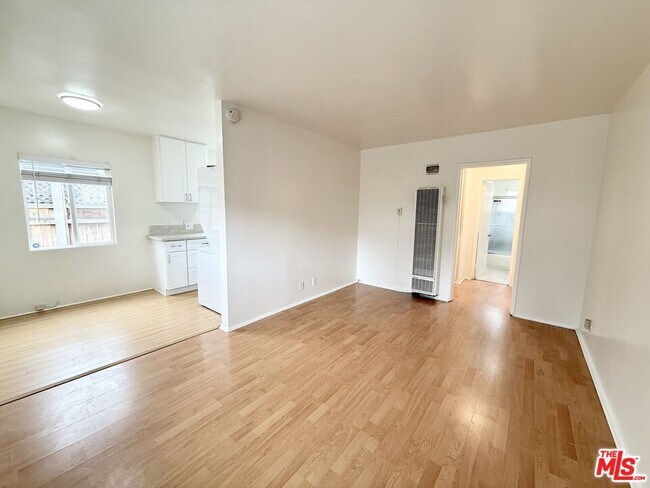 Building Photo - 630 Westbourne Dr