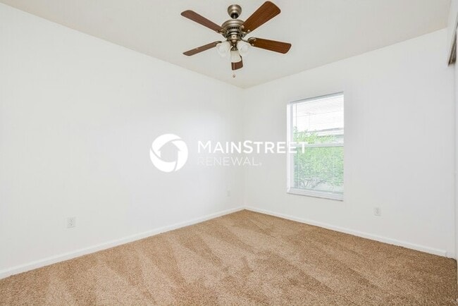 Building Photo - 3 Bedroom Pet-Friendly Home in Umatilla, FL with Main Street Renewal