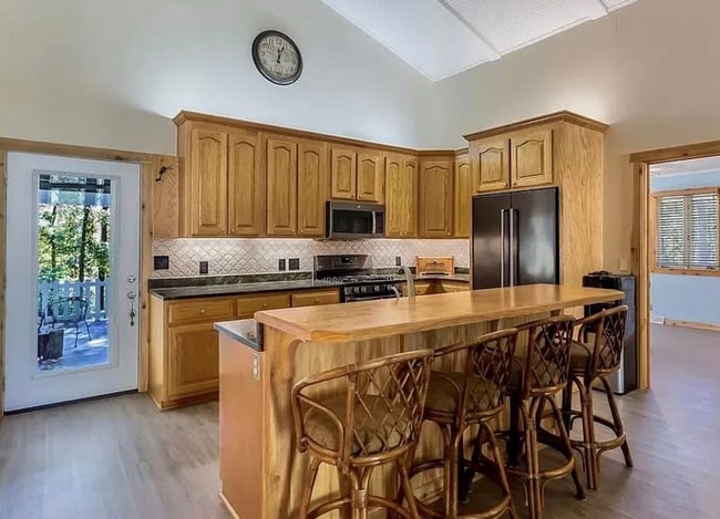 Building Photo - Beautiful and Spacious! Upgraded Multi-level Retreat with Lake Access, Golf, and Resort- Style Am...