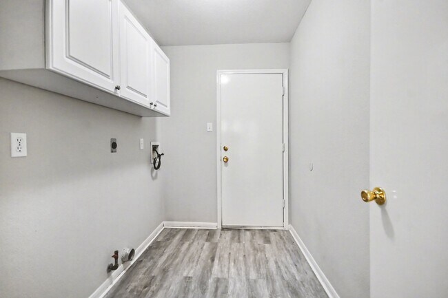 Building Photo - 9478 Carmalee St