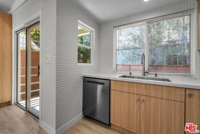 Building Photo - 825 San Miguel Ave