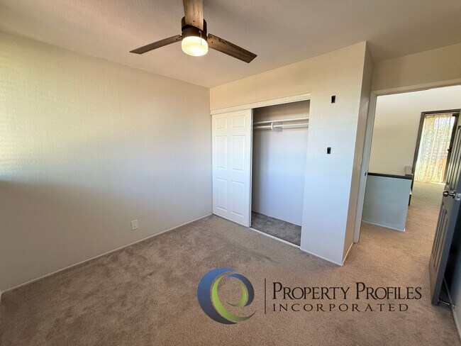 Building Photo - 4 Bedroom 2.5 bathroom Townhome in Kaholo ...