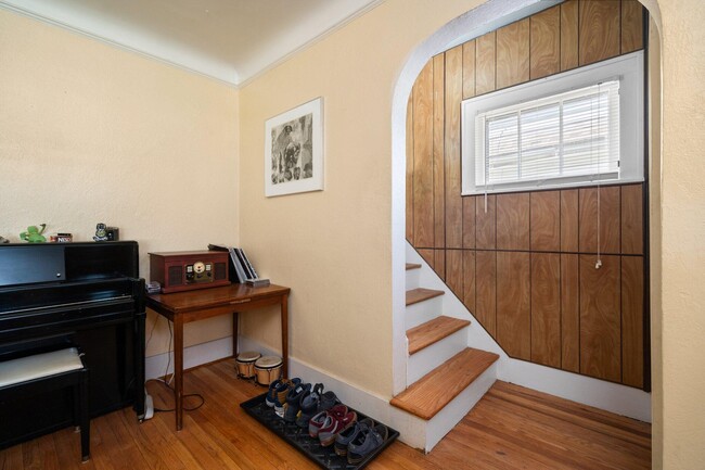Building Photo - 18511 Margareta St