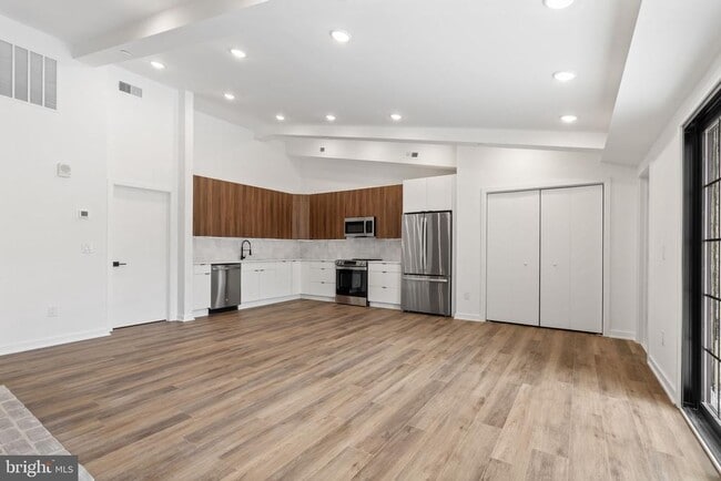 Building Photo - 1602 Locust St