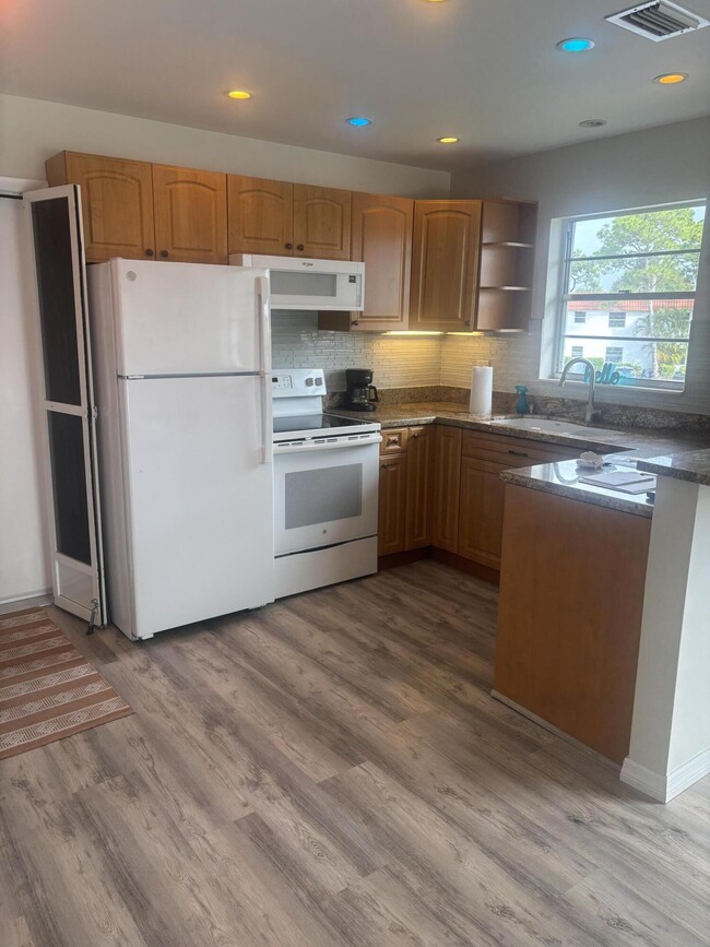 Building Photo - 2600 SE Ocean Blvd