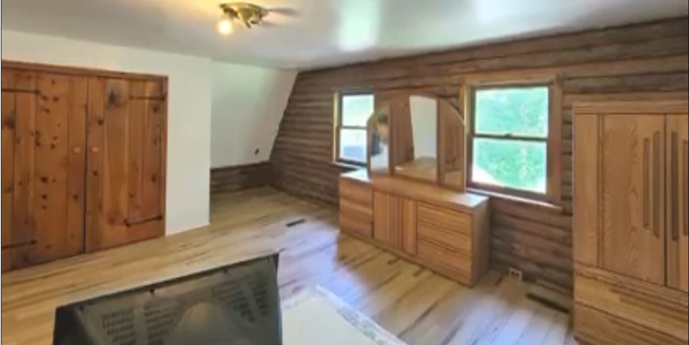 Master Bedroom - 386 E King Rd