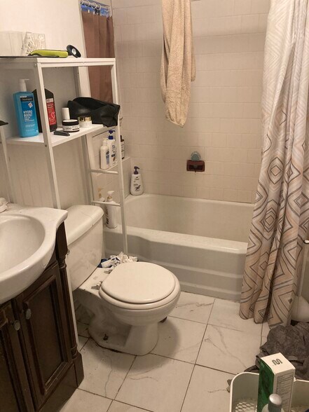 Building Photo - 1872 Commonwealth Ave