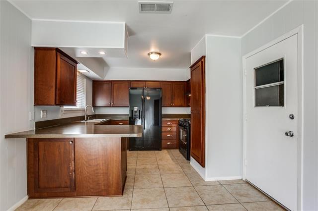 Building Photo - 823 Wisteria Way