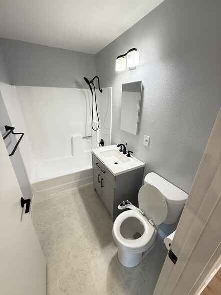 Building Photo - 6186 Daisy Pl