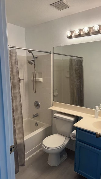 Building Photo - 5421 Governor Cir