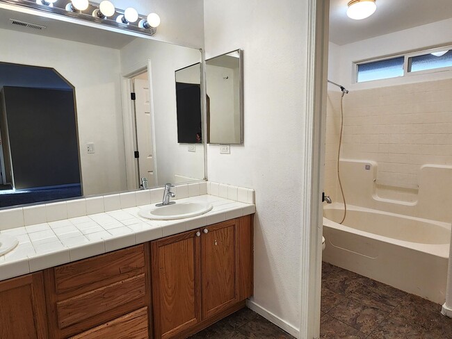 Building Photo - 4 Bedroom Home in Gardnerville For Rent